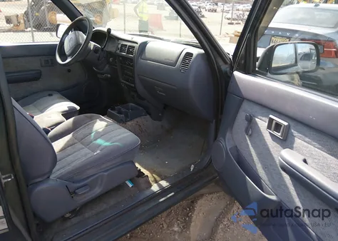 1998 Toyota Tacoma из США, поврежденный, VIN 4TAVL52N6WZ054776